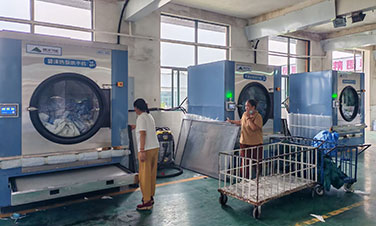 洗涤厂选烘干设备别踩坑！4类设备能效对比：热泵烘干机年省7.56万