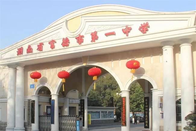 高中校园热水系统以空气能为热源怎么样