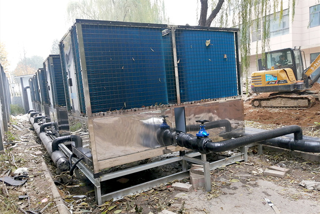 陕西西安外国语大学(长安校区)供暖项目:采用碧涞变频超低温空气能供暖机组,实现高效、环保、节能的供暖解决方案