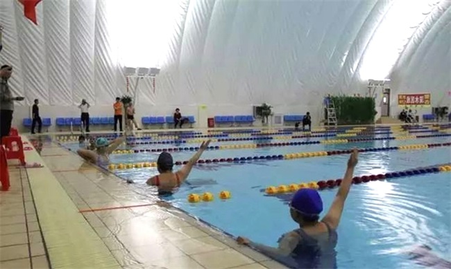 打造高端游泳馆用空气源热泵机组，省心省力更安全